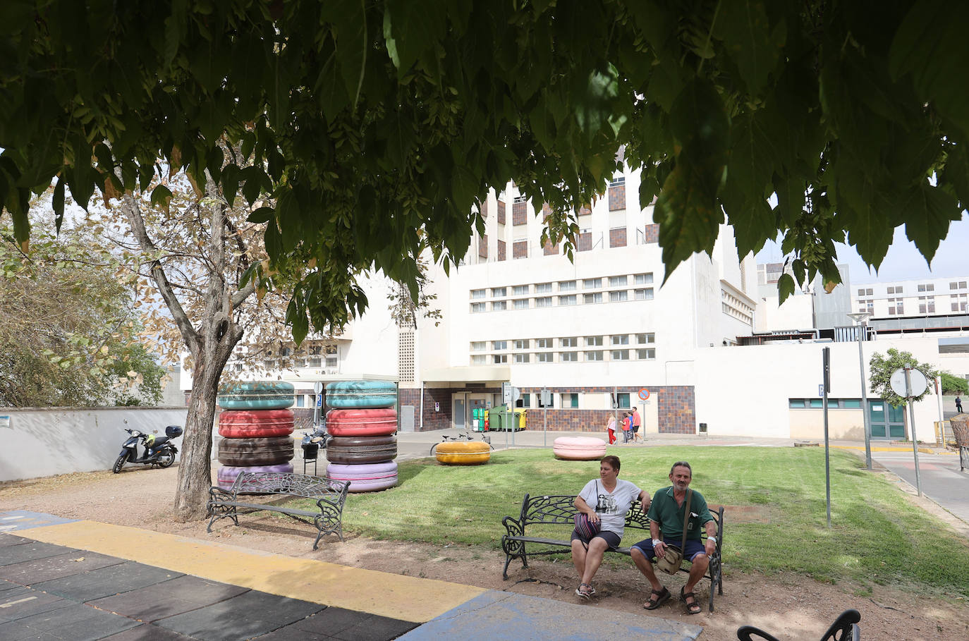 Fotos: así combate el Hospital Reina Sofía de Córdoba el calor