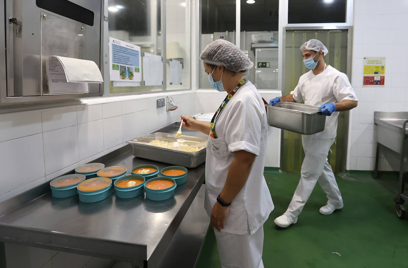 Fotos: así combate el Hospital Reina Sofía de Córdoba el calor