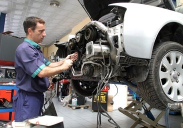 Ahorra hasta 20 euros por hora: esto es lo que cuesta reparar el coche en Córdoba según el taller