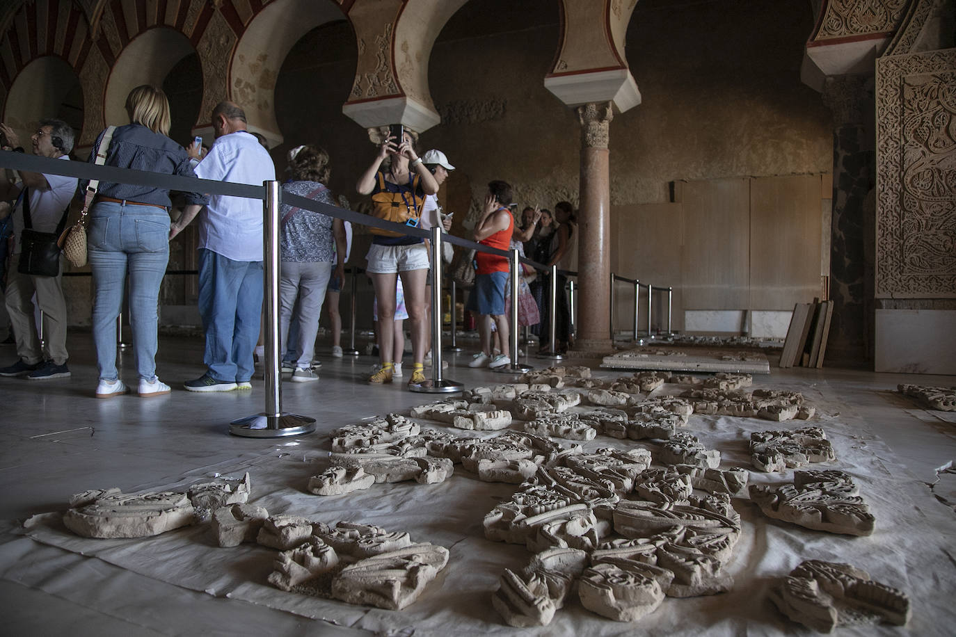 Fotos: la visita al imponente Salón Rico de Medina Azahara