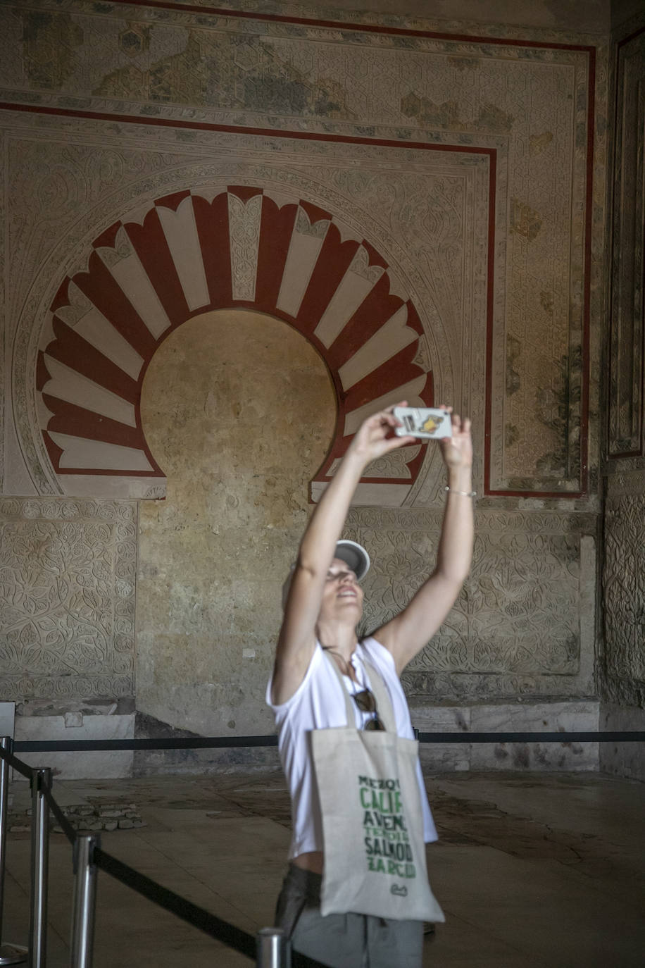 Fotos: la visita al imponente Salón Rico de Medina Azahara