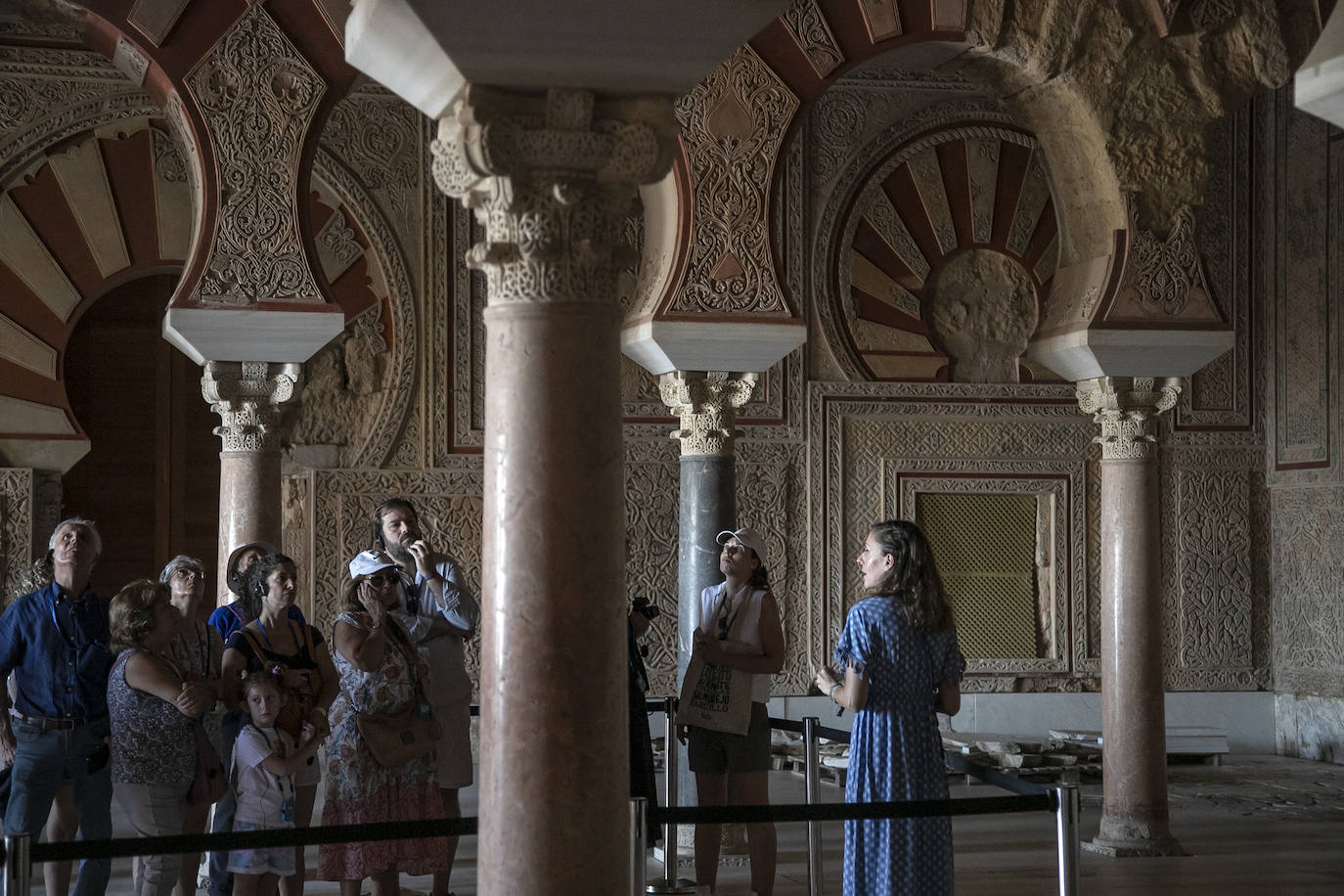 Fotos: la visita al imponente Salón Rico de Medina Azahara