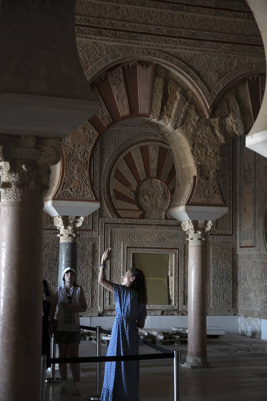 Fotos: la visita al imponente Salón Rico de Medina Azahara