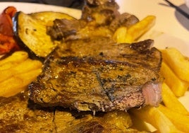 Una pareja pide un entrecot y discute con la camarera por el punto de la carne: «Suela de zapatilla»