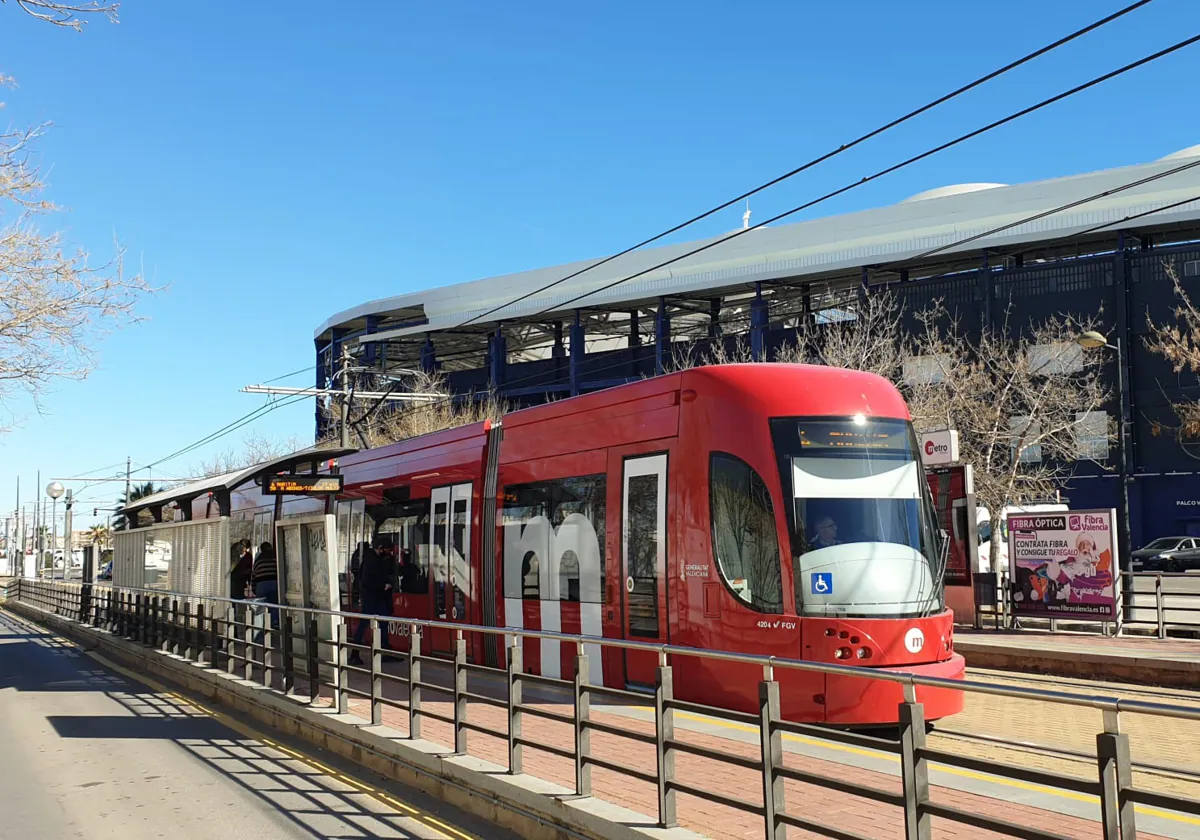 Imagen de archivo de un tranvía de Metrovalencia