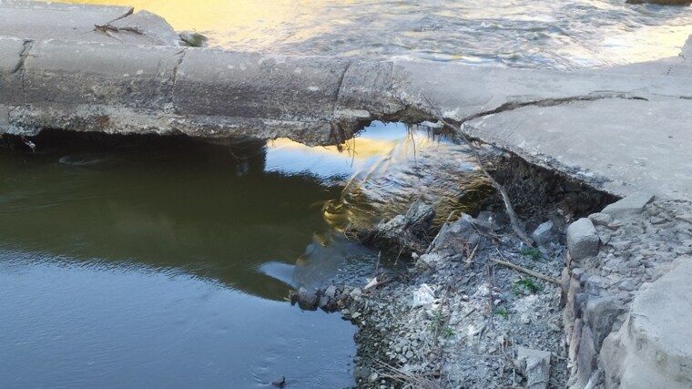 Caudal real del río Tajo a su paso por el azud roto de la presa de Santa Ana