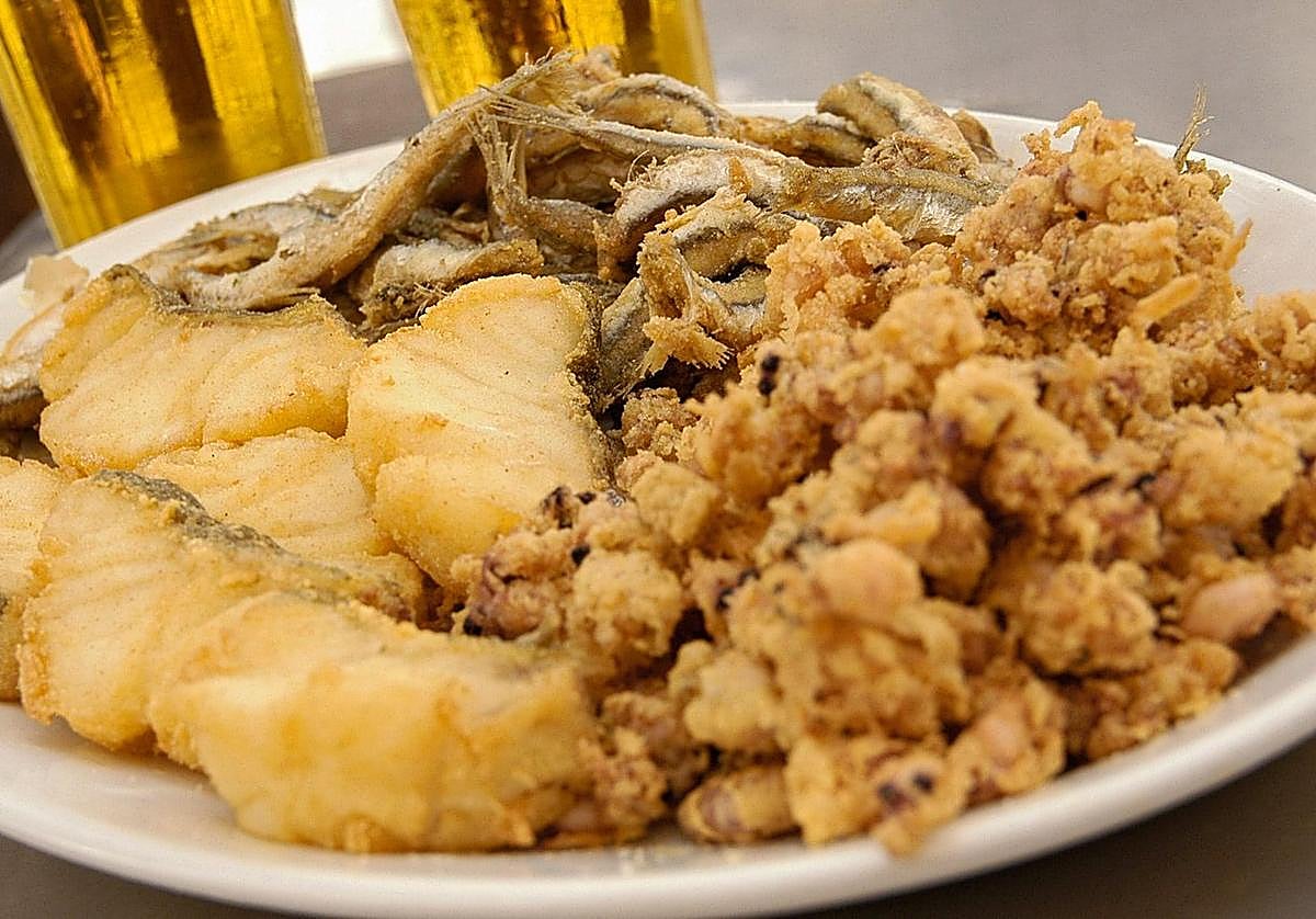 Un restaurante en Málaga inaugura el primer buffet libre de 'pescaíto' frito