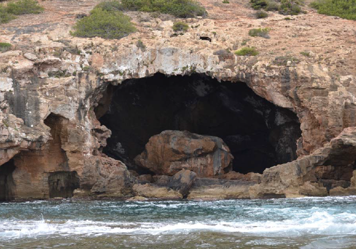 Imagen de archivo de la Cova Tallada, entre Denia y Jávea (Alicante)