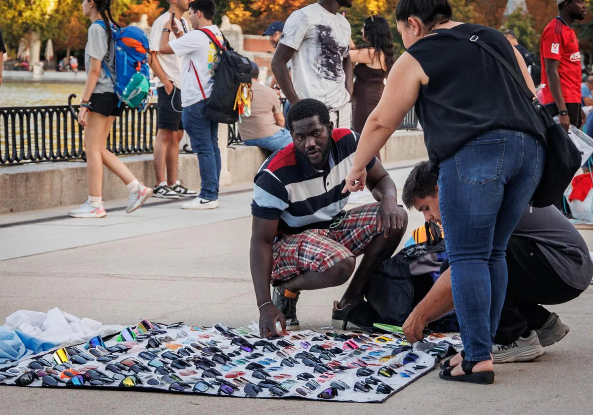 Vendedor ambulante en el estanque de Retiro