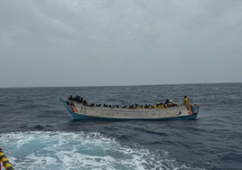 Rescatados dos cayucos con 134 migrantes en aguas de El Hierro en las últimas horas