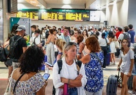 Un verano negro azota Chamartín: atrapados entre obras, averías y caos