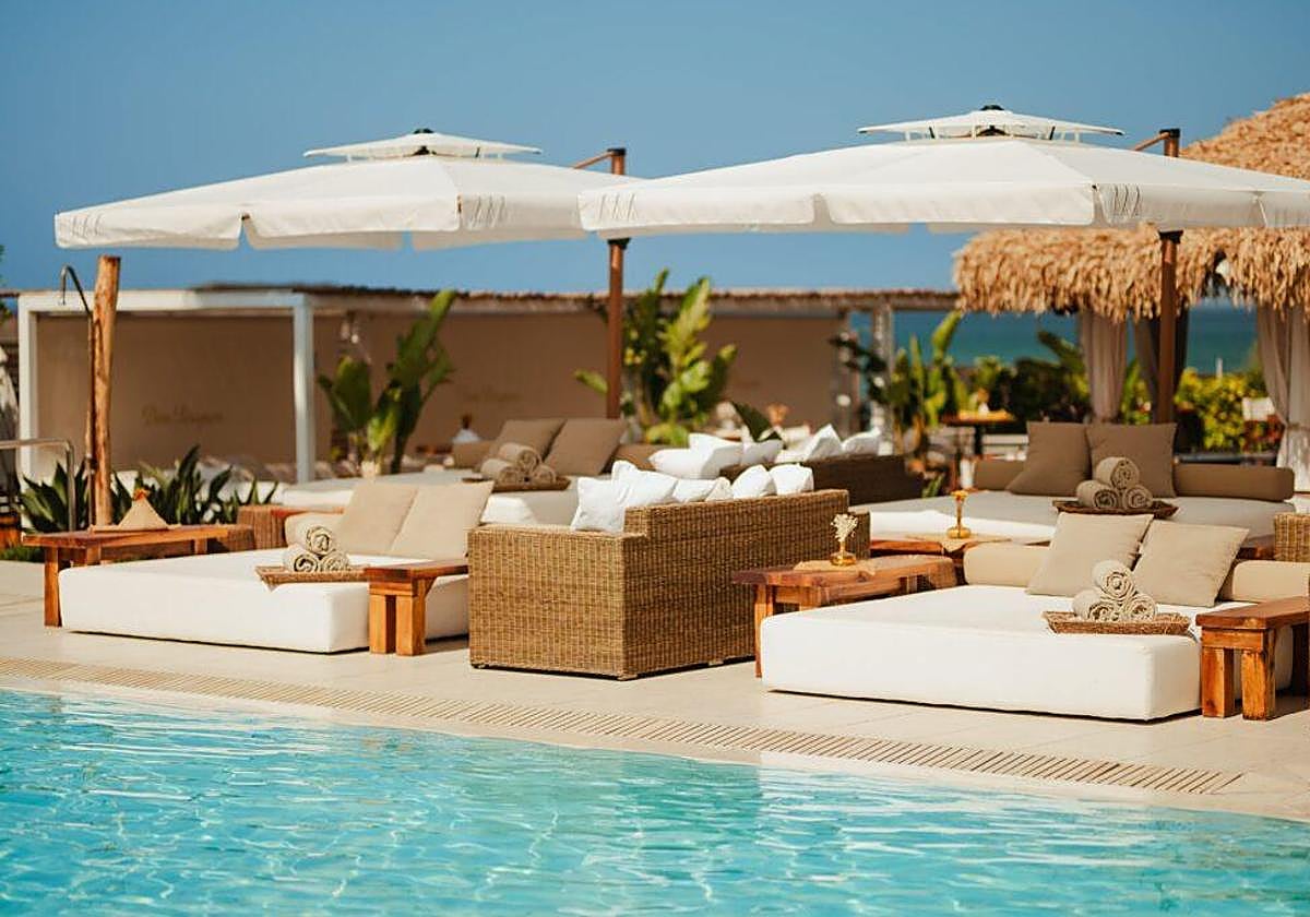 El helicóptero aterrizó en el Nikki Beach, un lujo club de playa de Marbella