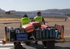 Así funciona el aeropuerto de Córdoba: un complejo engranaje que empieza a rodar a las 8.30