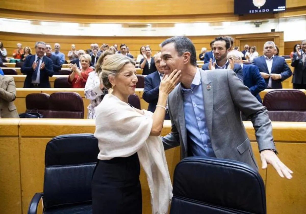 Yolanda Díaz y Pedro Sánchez, líderes de los partidos del Gobierno, en una sesión del Senado