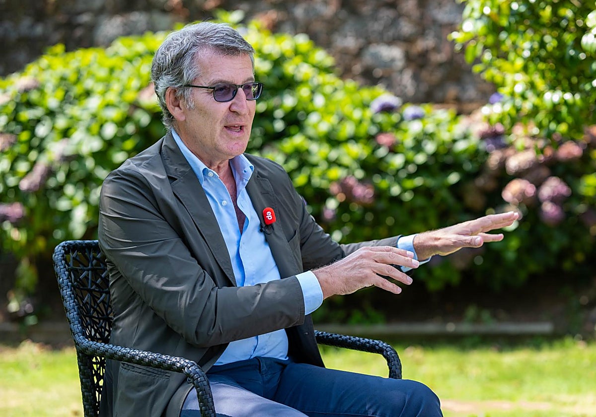 El presidente del Partido Popular, Alberto Núñez Feijóo, durante una entrevista para Europa Press