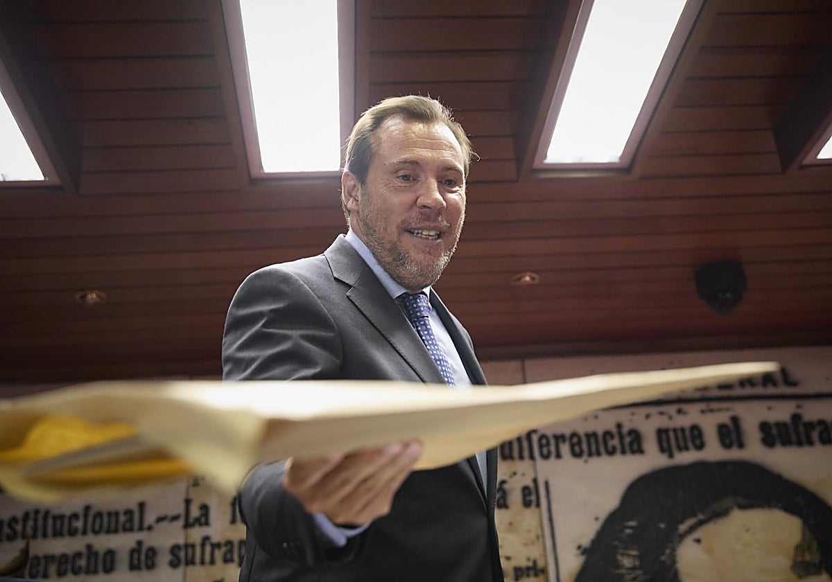 Óscar Puente en su intervención en el Senado