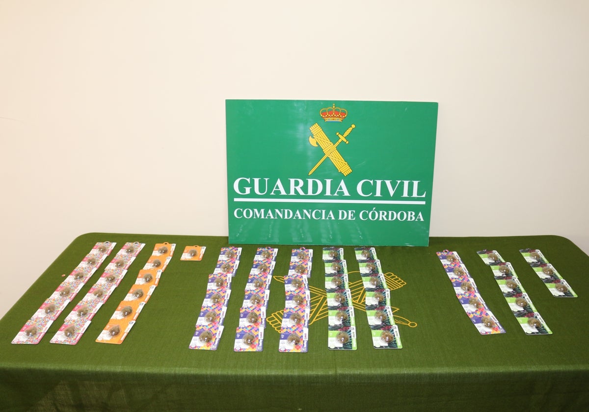 Imagen del material interceptado por la Guardia Civil