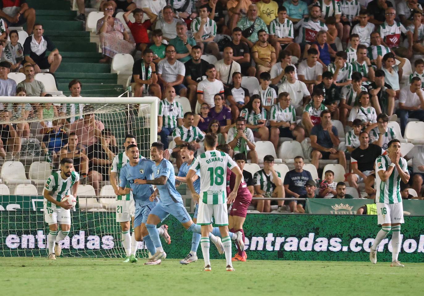 Fotos: El emocionante empate del Córdoba CF ante el Burgos en El Arcángel