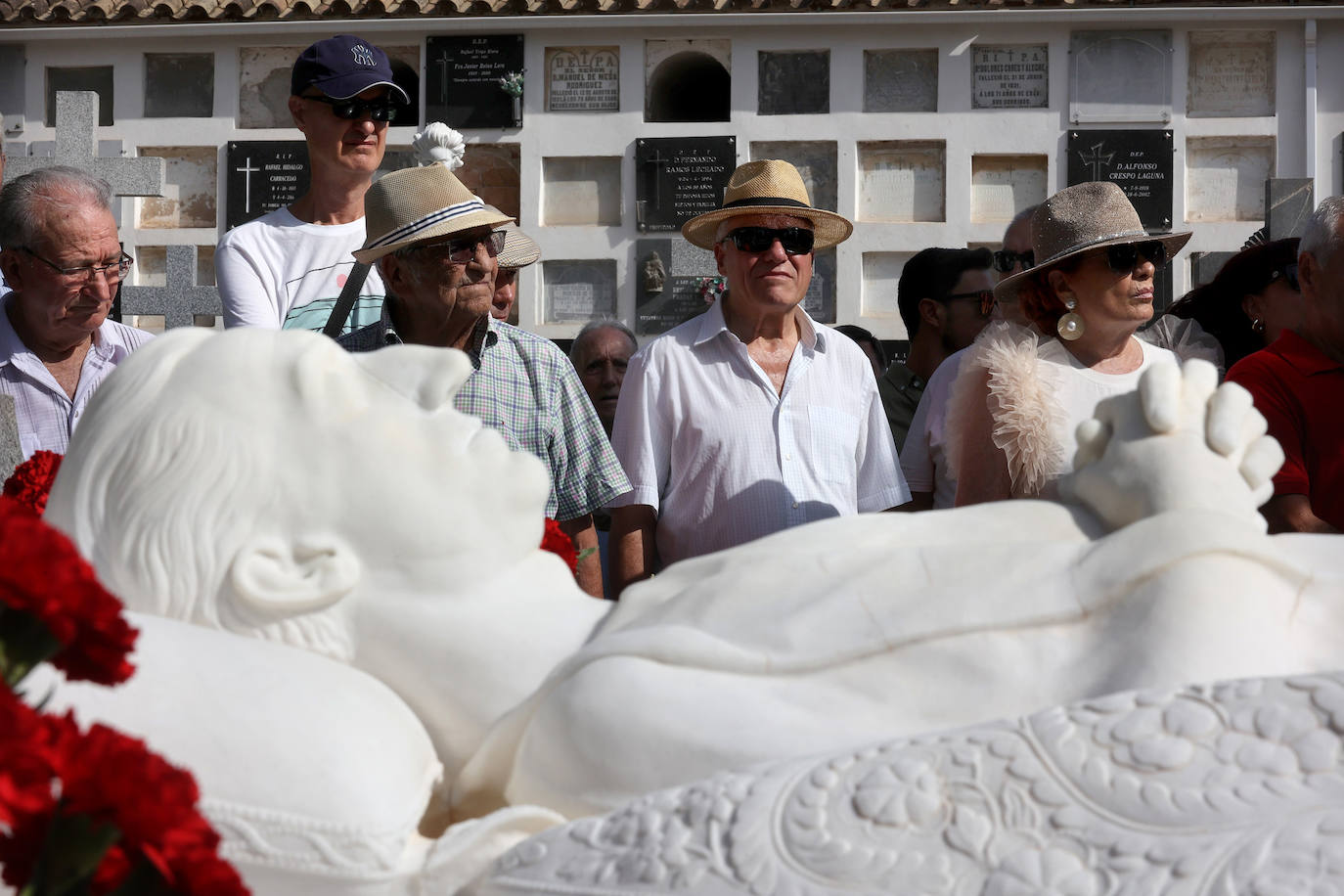 Fotos: el homenaje a Manolete en el cementerio de la Salud de Córdoba
