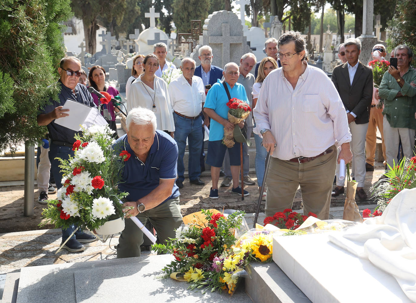 Fotos: el homenaje a Manolete en el cementerio de la Salud de Córdoba