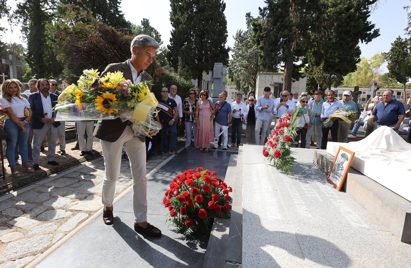 Fotos: el homenaje a Manolete en el cementerio de la Salud de Córdoba