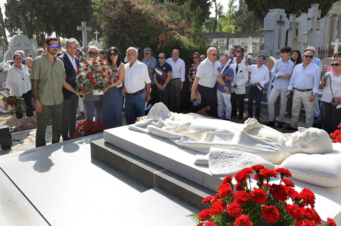 Fotos: el homenaje a Manolete en el cementerio de la Salud de Córdoba