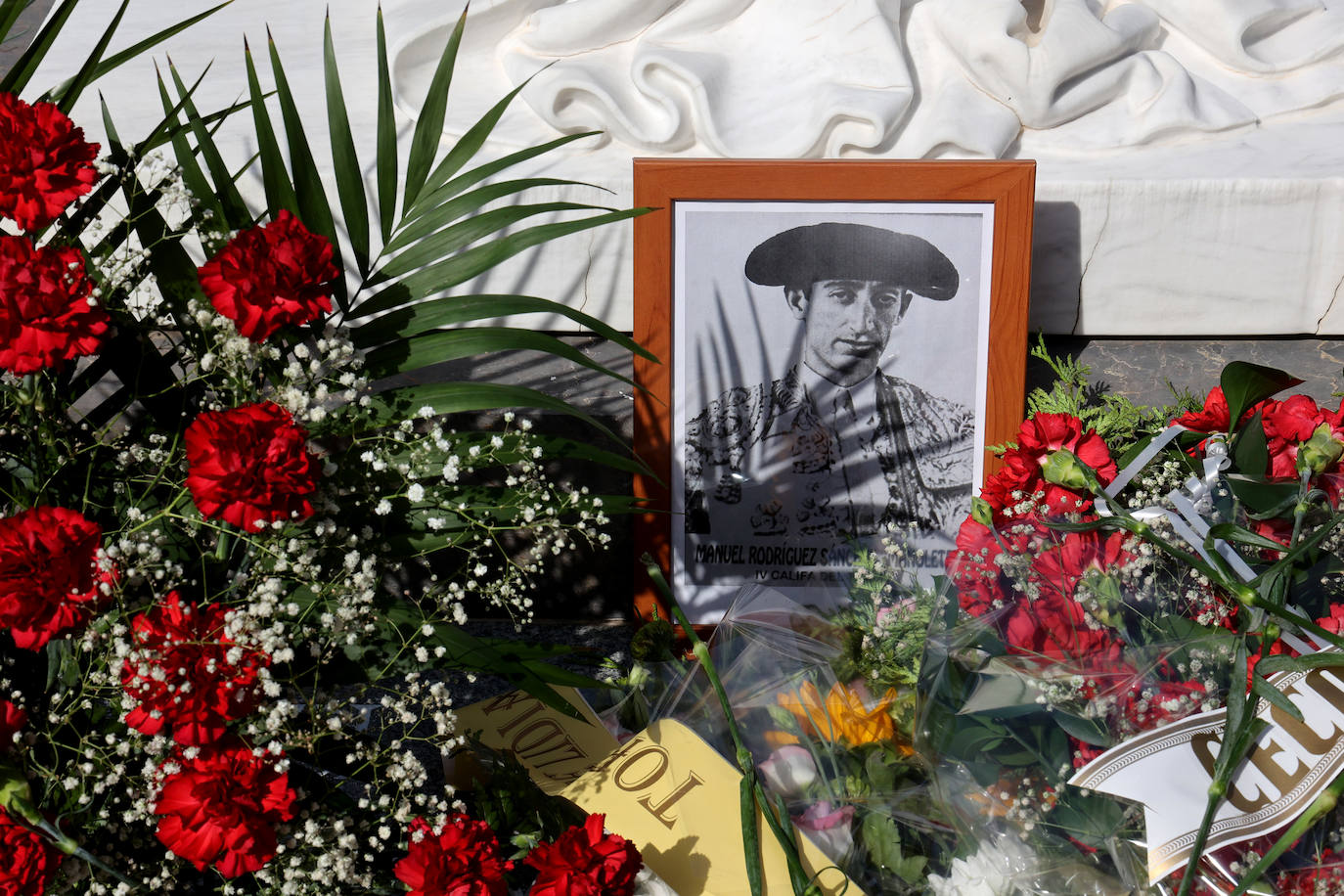 Fotos: el homenaje a Manolete en el cementerio de la Salud de Córdoba