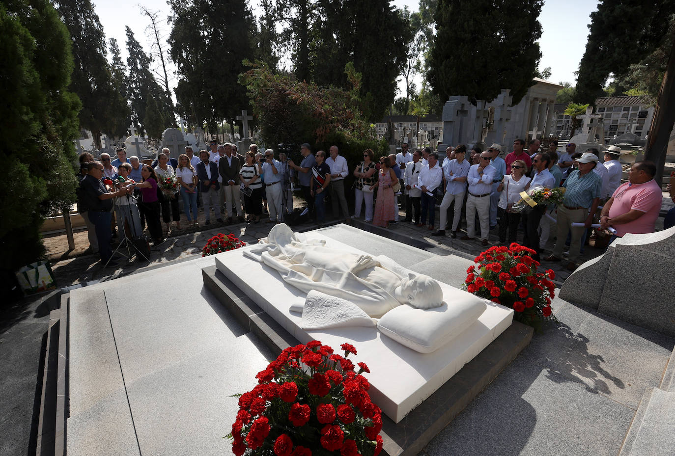 Fotos: el homenaje a Manolete en el cementerio de la Salud de Córdoba