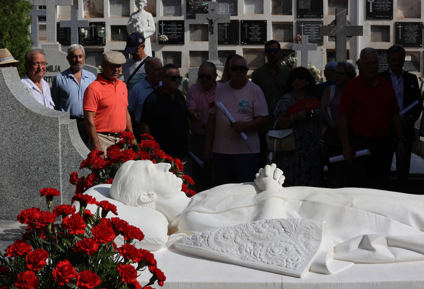 Fotos: el homenaje a Manolete en el cementerio de la Salud de Córdoba