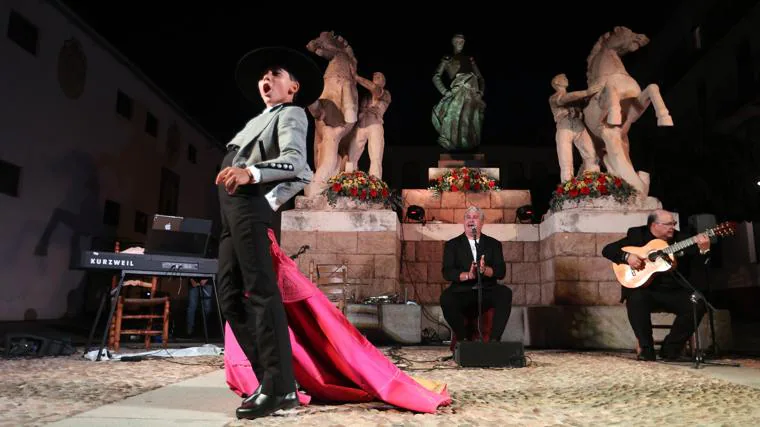 Homenaje en la noche del miércoles en la plaza del Conde de Priego