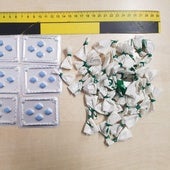 Pillan a dos mujeres traficando con pastillas para la disfunción eréctil y cocaína en Alicante