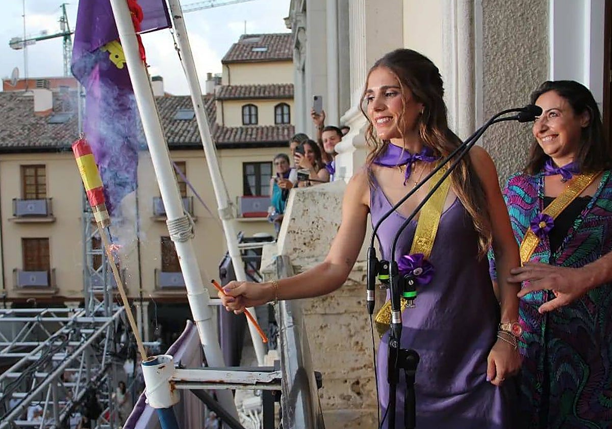 La atleta Marta García recorre sus lugares simbólicos de Palencia en un emotivo pregón de fiestas