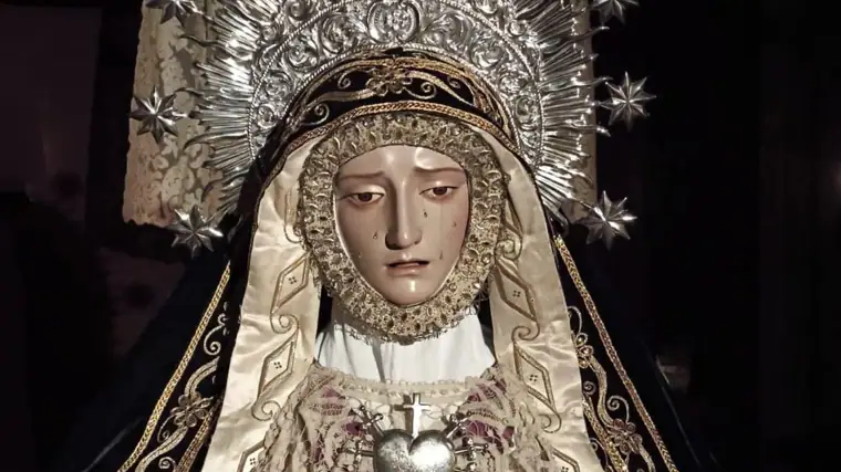 La Virgen de los Dolores del Buen Suceso, en su besamanos