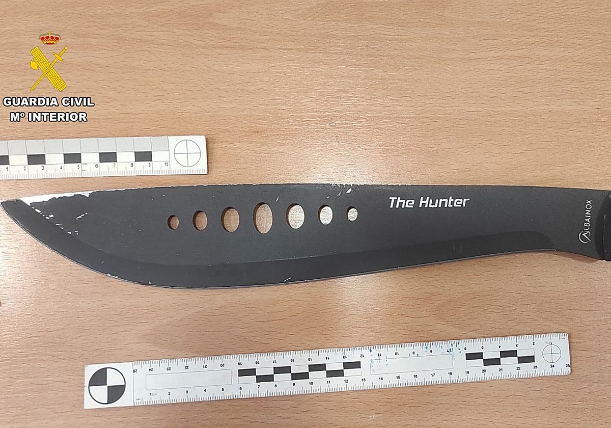 Imagen del machete intervenido por la Guardia Civil en Calpe (Alicante)