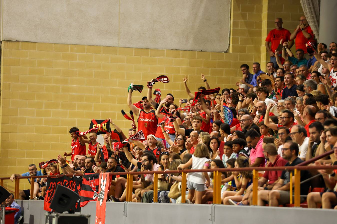 El vibrante duelo de la Copa Andalucía entre Unicaja Málaga y Covirán Granada, en imágenes