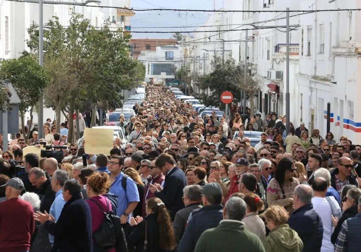 Barbate se echó a la calle para defender su dignidad tras el asesinato de dos guardias civiles a manos de narcotraficantes