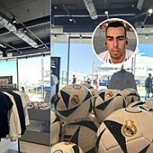 Un joven estalla contra la tienda del Real Madrid en el Muelle Uno de Málaga: «No pinta nada aquí»