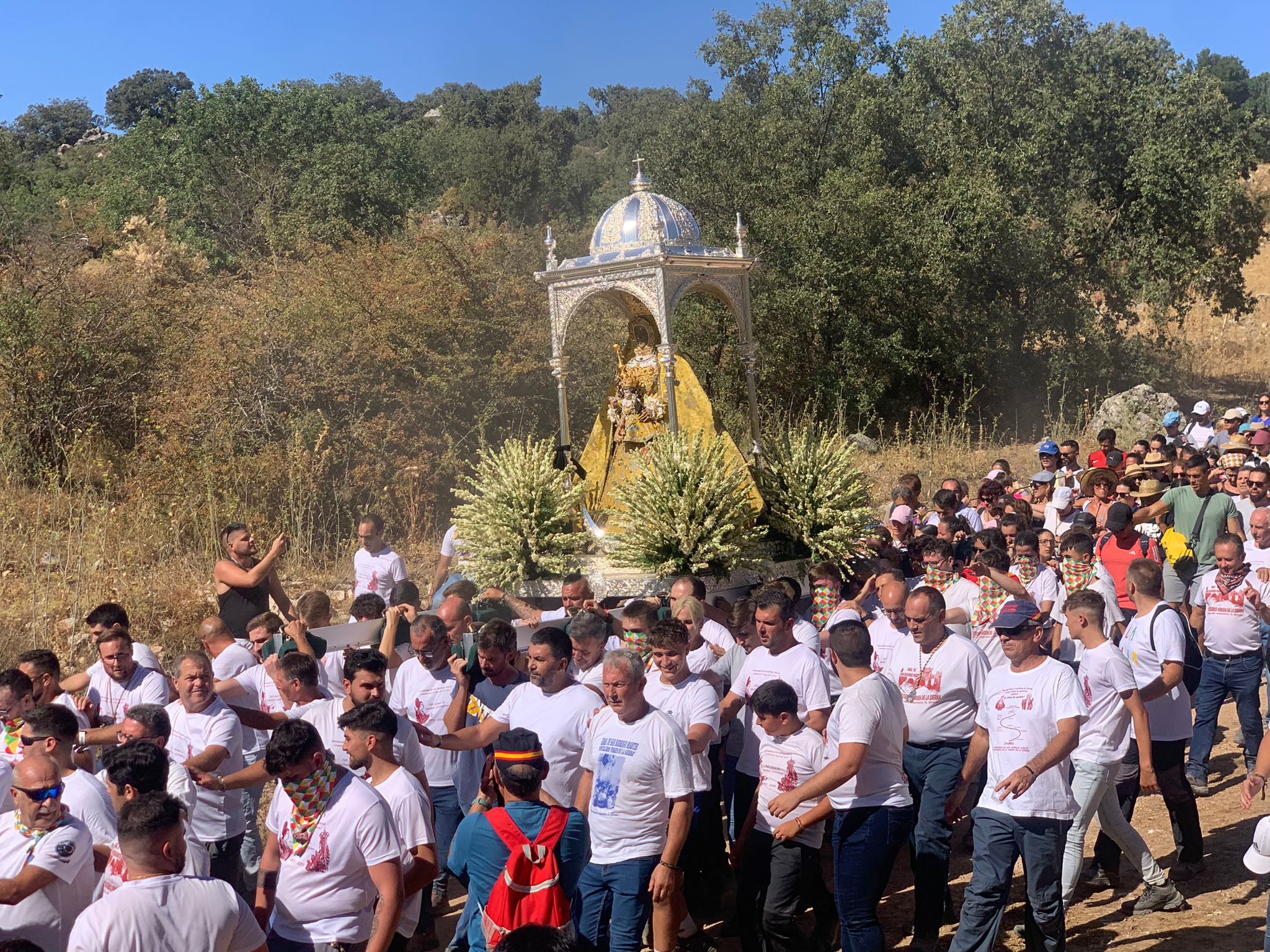 La espectacular &#039;Bajá&#039; de la Virgen de la Sierra de Cabra, en imágenes