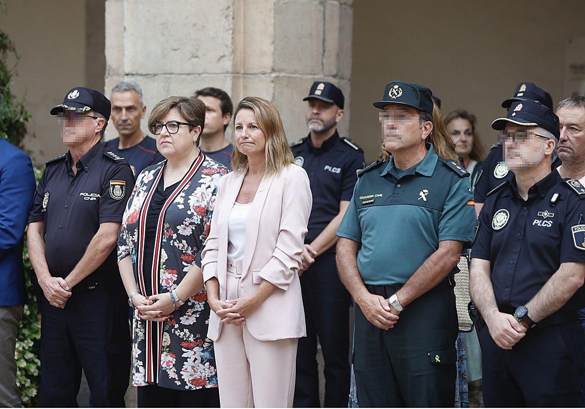 Imagen del minuto de silencio en Castellón para condenar al asesinato de Lorena