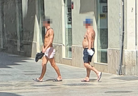 Los vecinos de Málaga denuncian los 'semidesnudos' de los turistas por la calle: «Quizá tengamos que ir todos así»