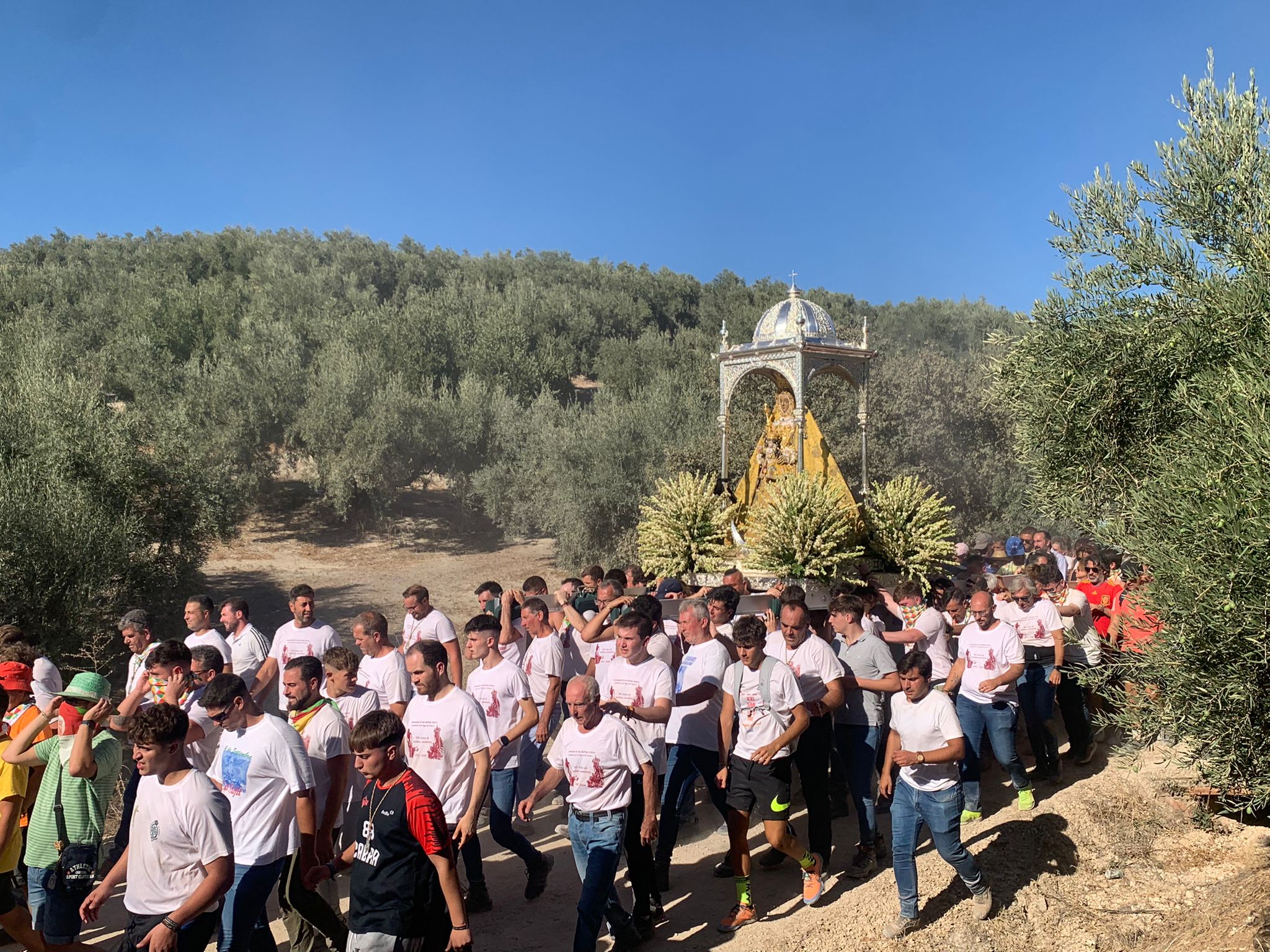 La espectacular &#039;Bajá&#039; de la Virgen de la Sierra de Cabra, en imágenes