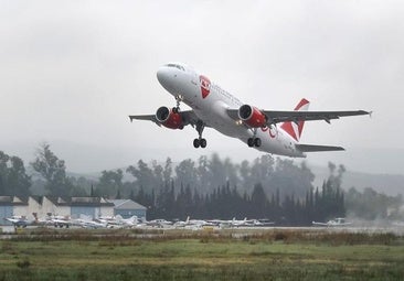 El aeropuerto se queda sin dos vuelos a Estambul y Roma por el horario y la falta de control de pasaportes