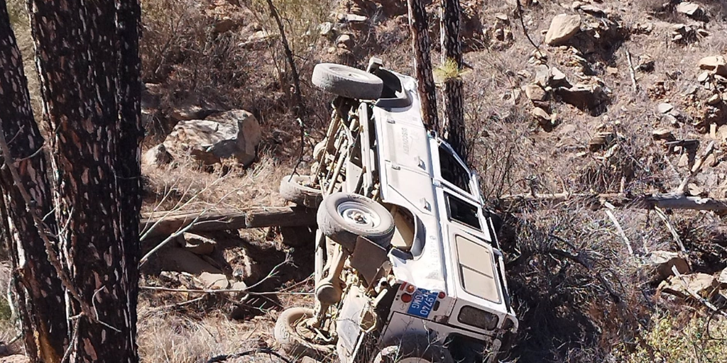 Dos personas rescatadas de un jeep que cayó desde 15 metros de altura en Gran Canaria