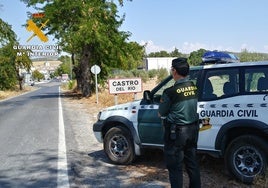 El peligroso paseo de un vecino de Castro del Río por una calle: siete incendios provocados en minutos