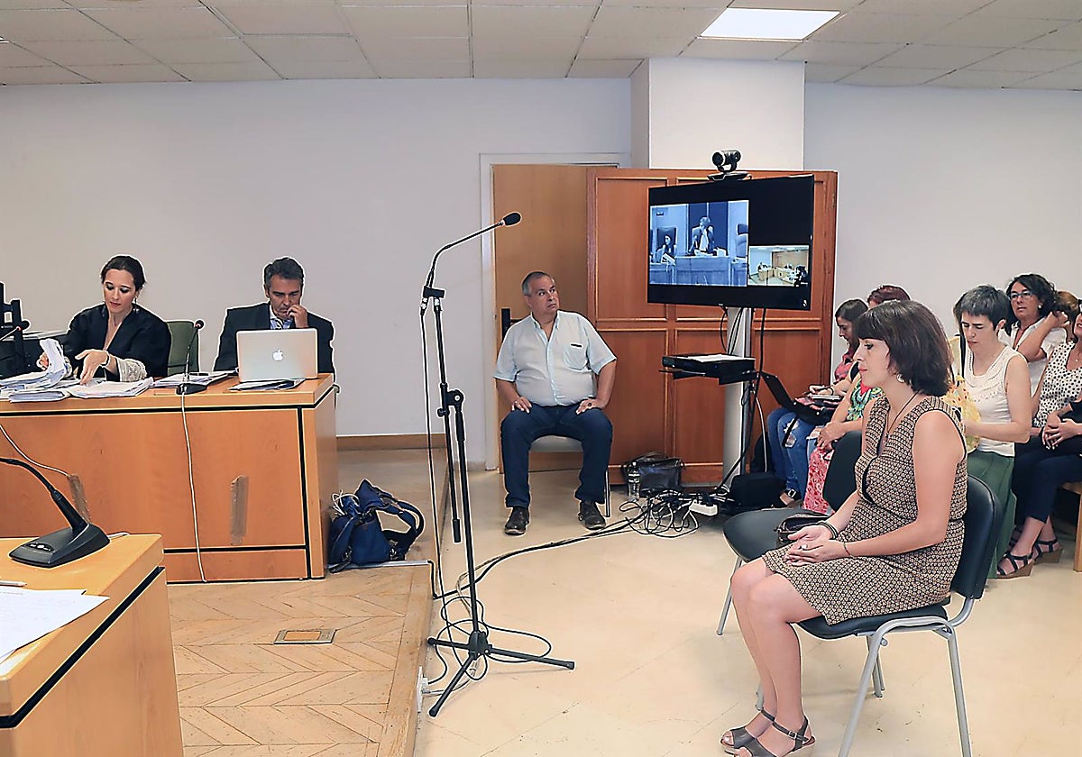 Una sesión del juicio a Juana Rivas, causa que llevó el magistrado Piñar