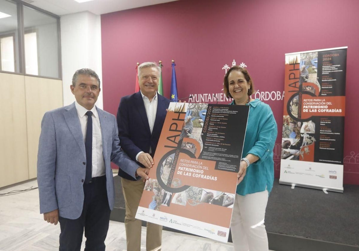 Manuel Murillo, Juan José Primo Jurado y Blanca Torrent, este jueves en el Ayuntamiento, en la presentación del curso del IAPH