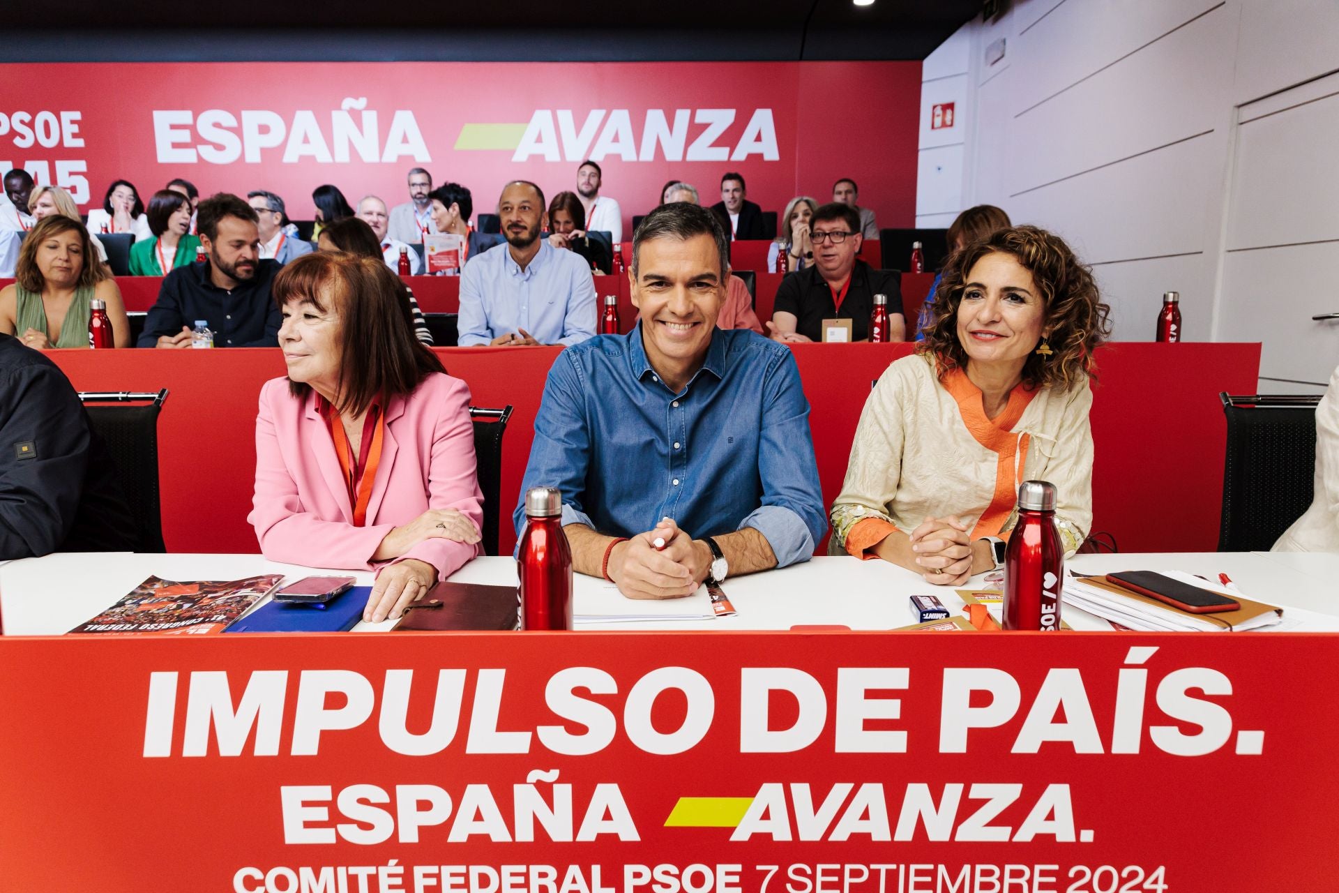 Cristina Narbona, el presidente Pedro Sánchez y la ministra María Jesús Montero