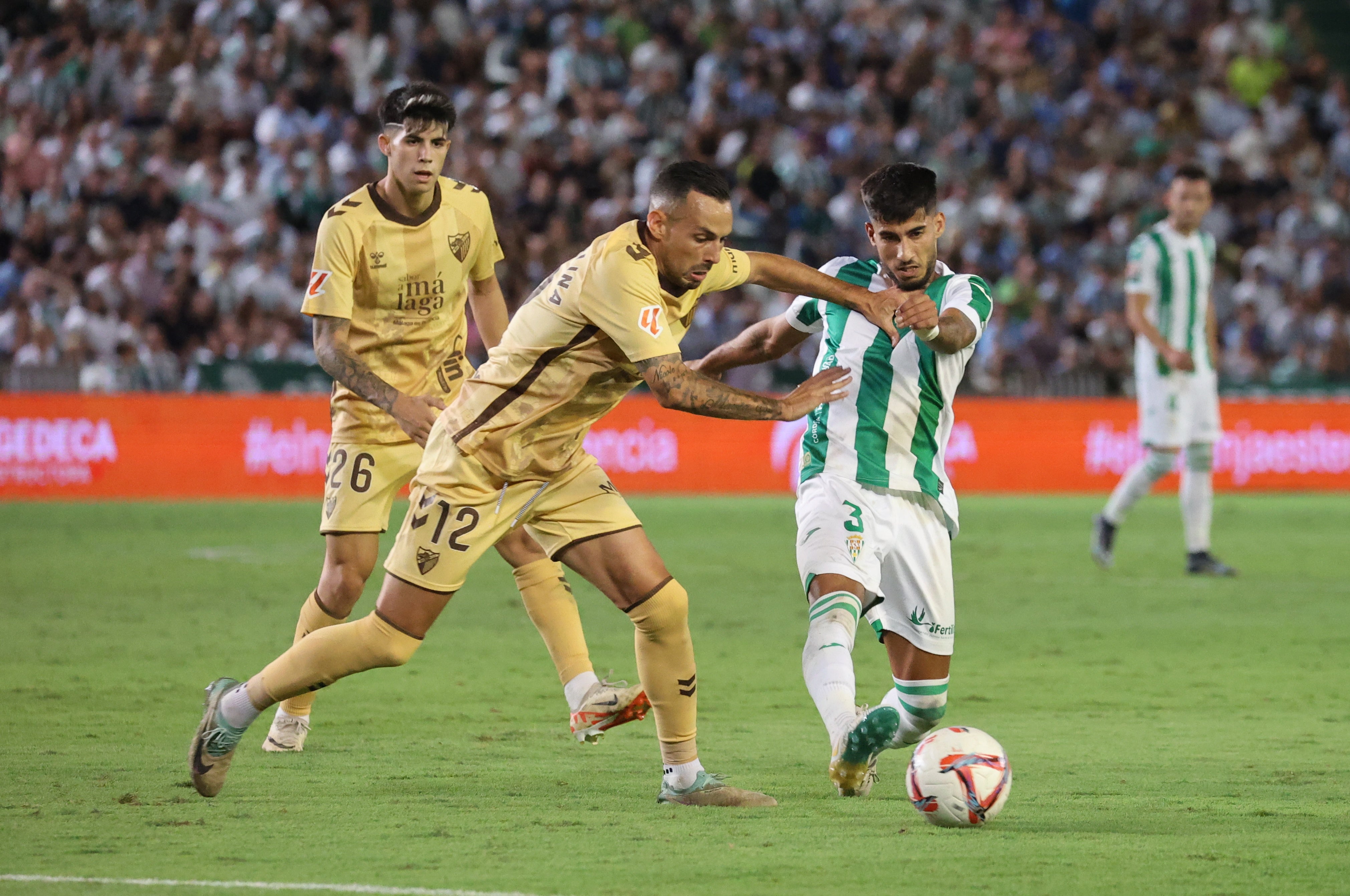 Las mejores imágenes del intenso derbi entre el Córdoba y el Málaga