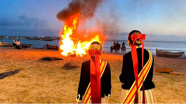 Uno de los momentos más vistosos de las fiestas patronales de Benidorm, el acto del 'Hallazgo' en la playa