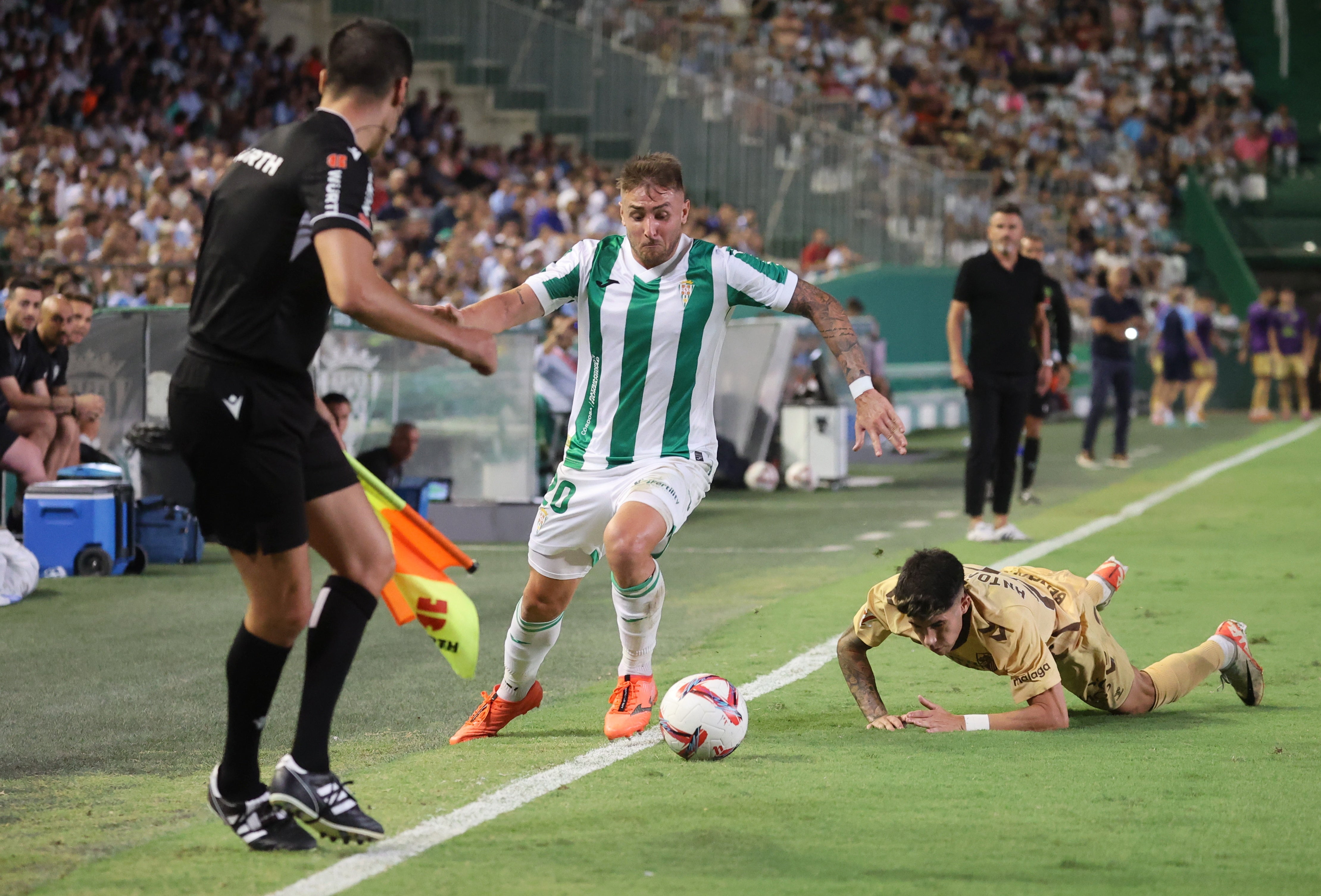 Las mejores imágenes del intenso derbi entre el Córdoba y el Málaga